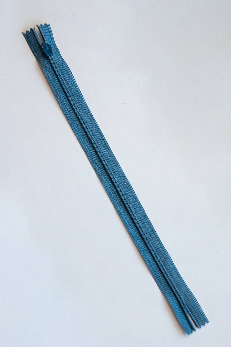 25 cm, 4 mm, nicht teilbar, nahtverdeckt mit Tropfengriff, Spiralreissverschluss