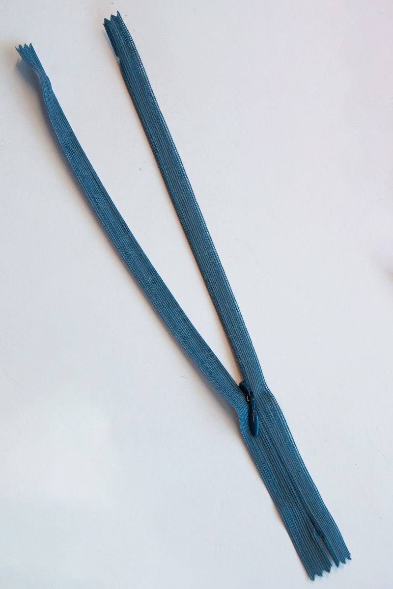 60 cm, 4 mm, nicht teilbar, nahtverdeckt mit Tropfengriff, Spiralreissverschluss